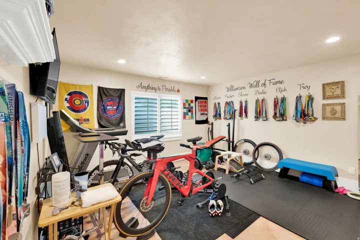 Workout room with recessed lighting and baseboards