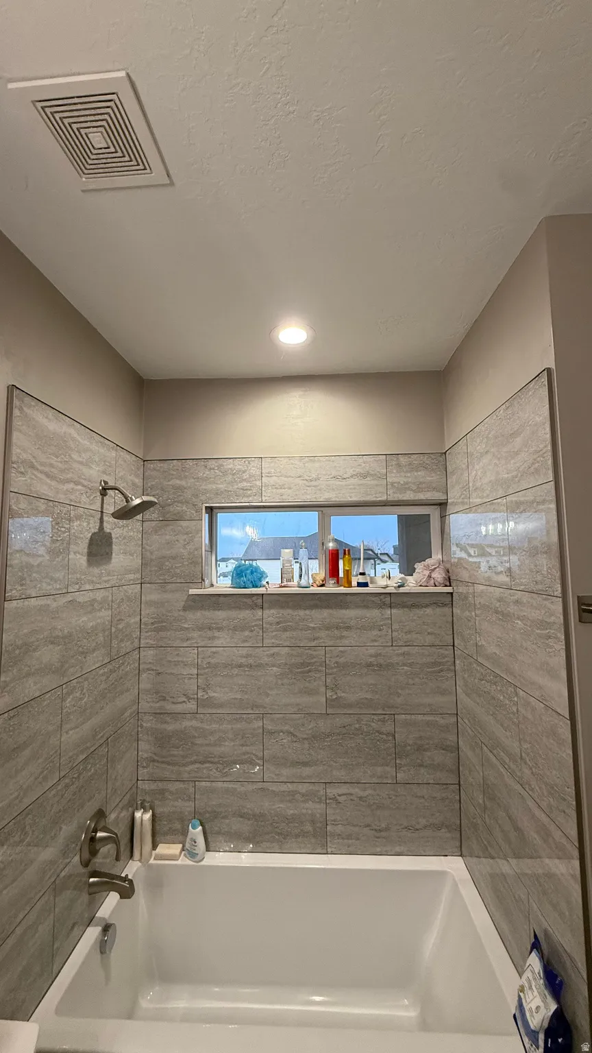 Full bathroom with washtub / shower combination