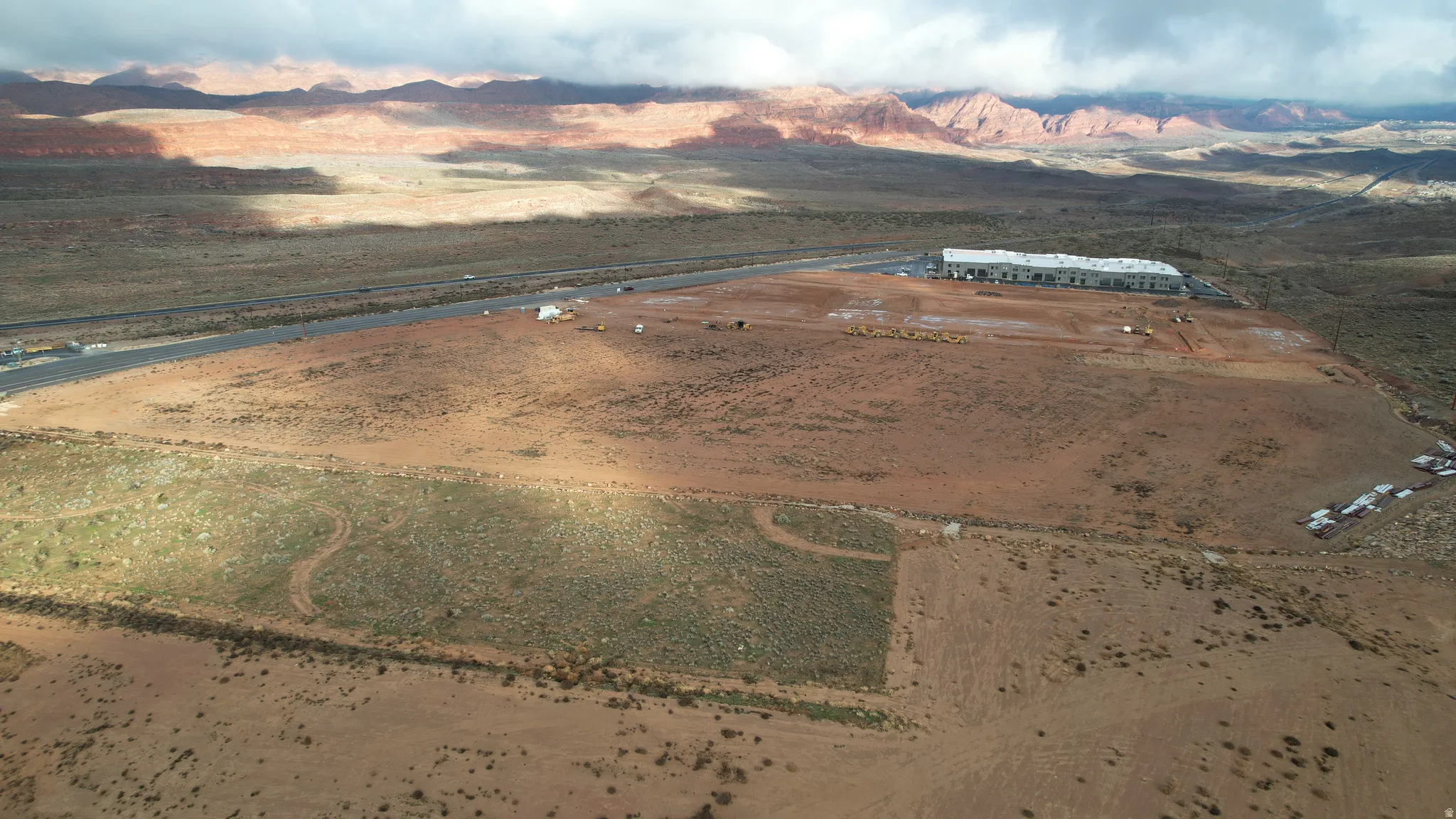 Overview of rural landscape with a mountainous background and a desert landscape