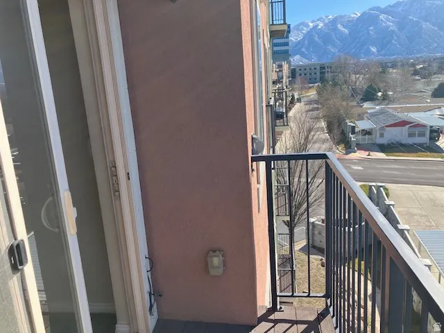 Balcony featuring a mountain view