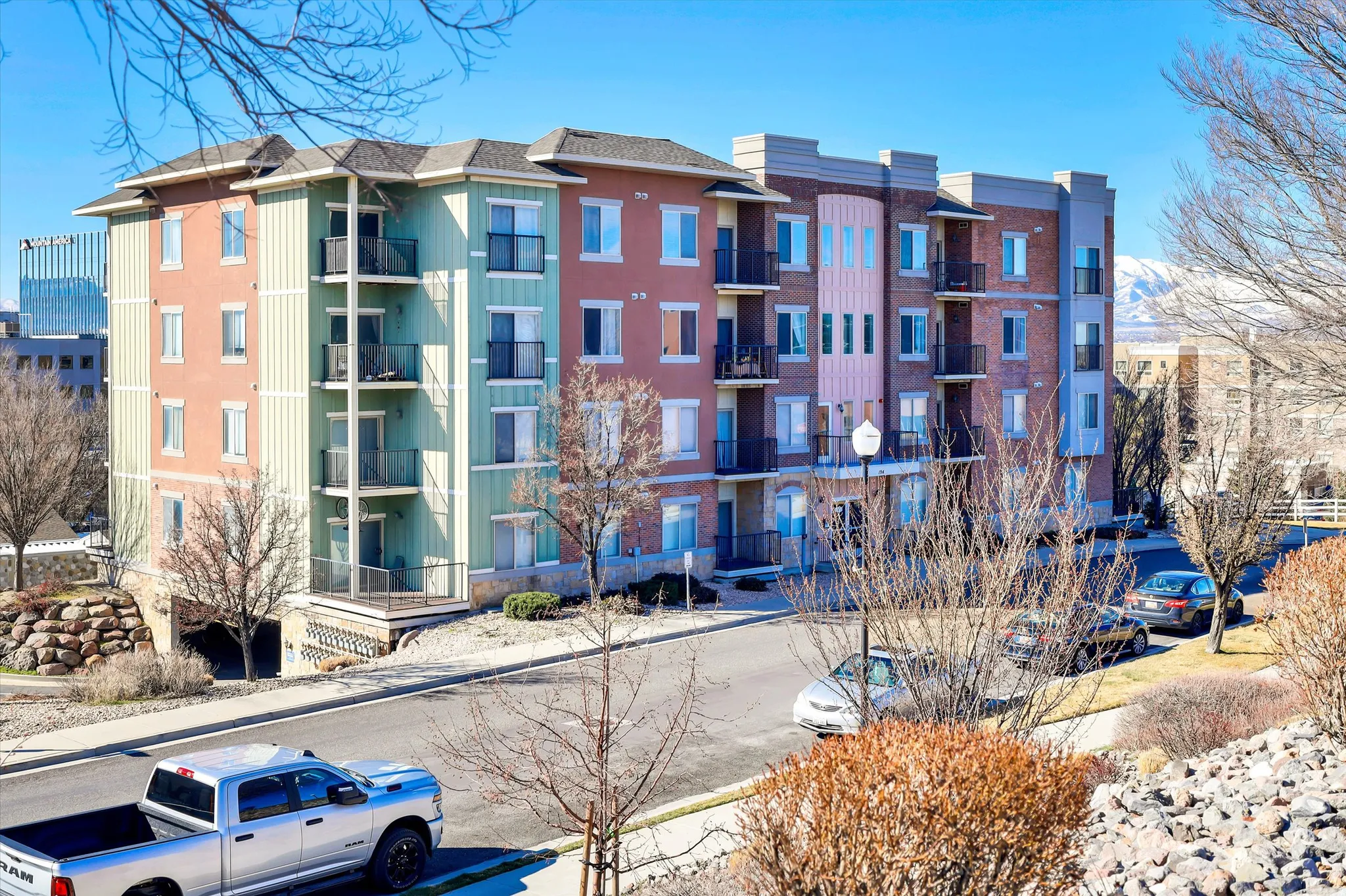 View of apartment building / complex