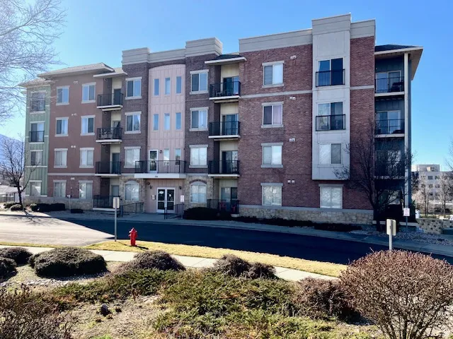 View of apartment building / complex