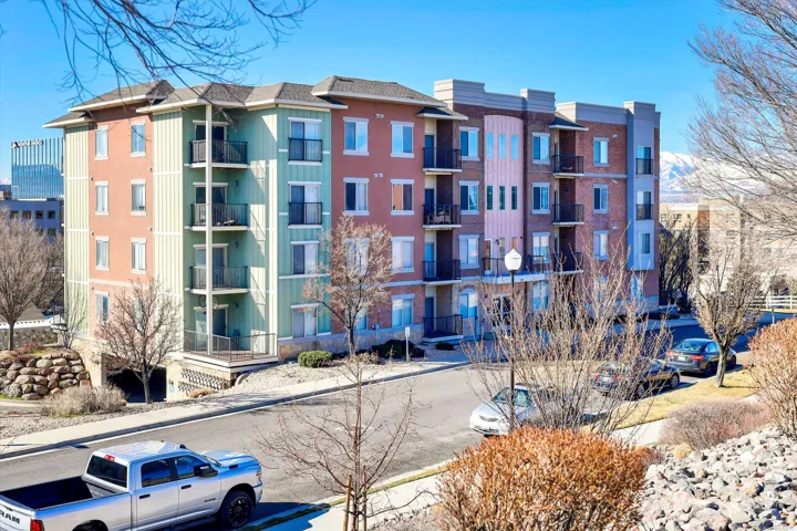 View of apartment building / complex