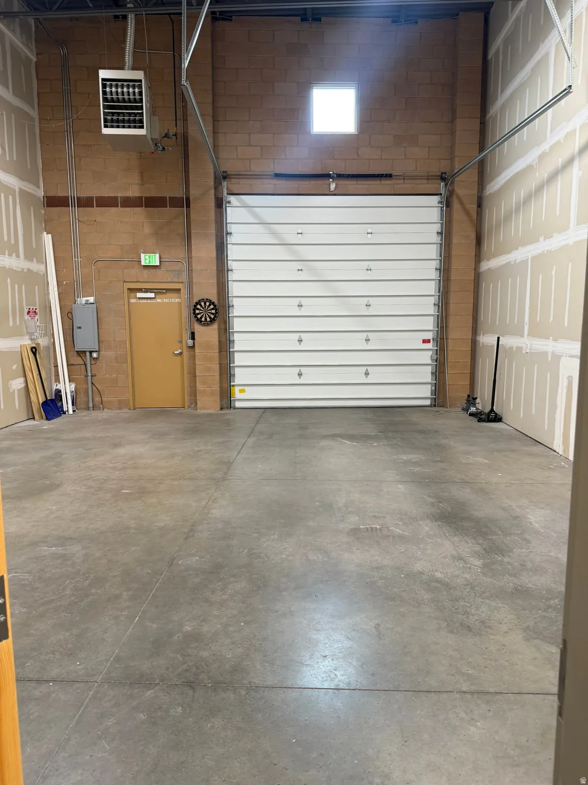 Garage featuring a heating unit