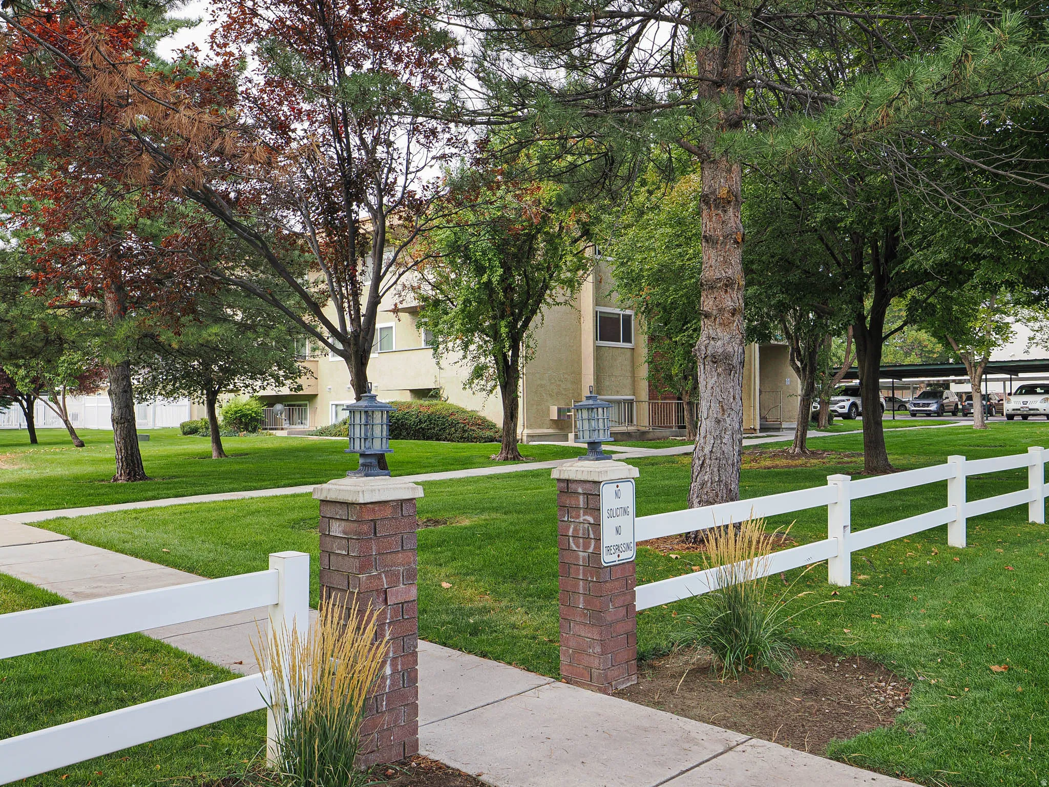 View of home's community