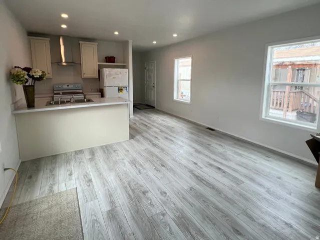 Kitchen, Family room.