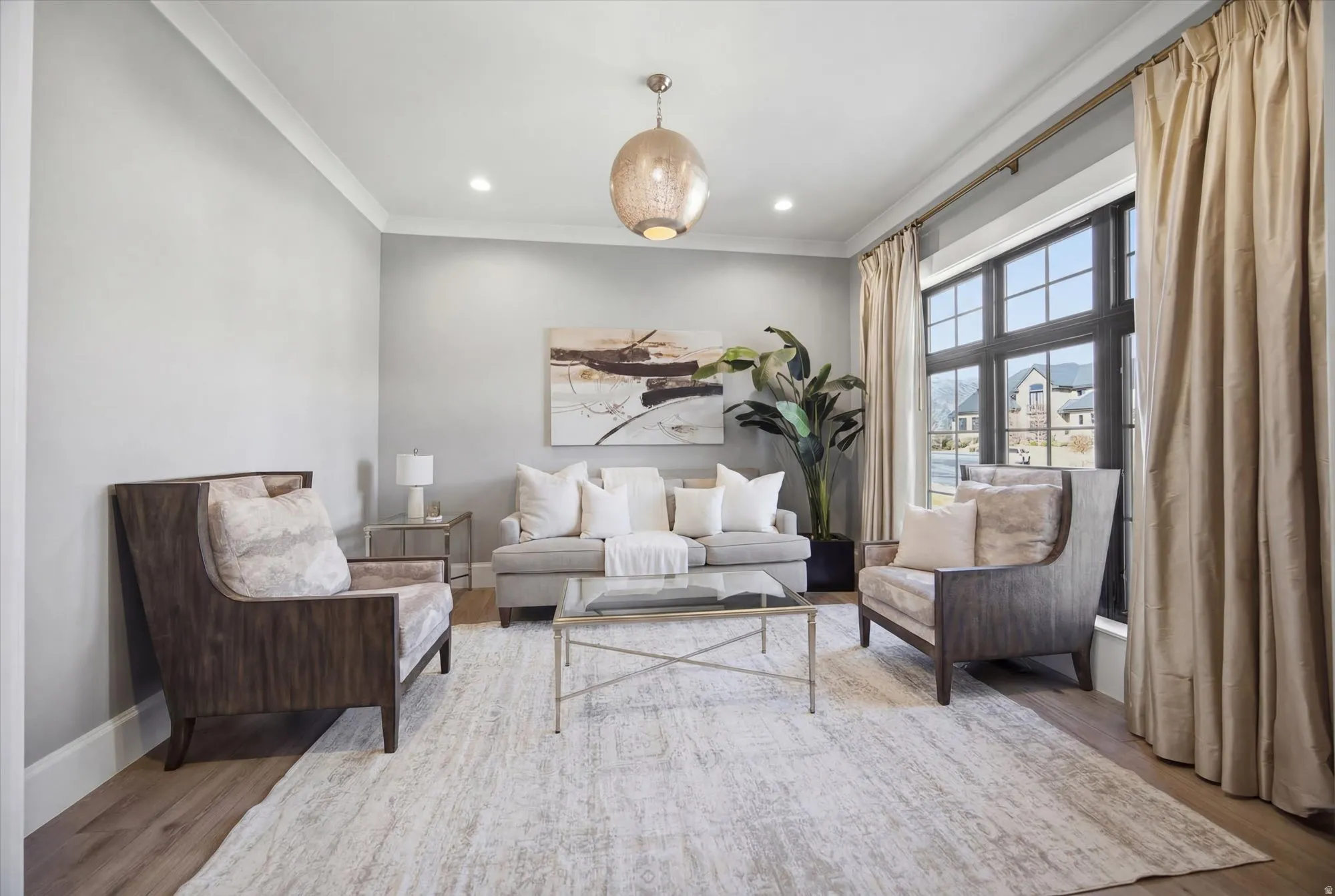 Sitting room with crown molding, light wood finished floors, and recessed lighting