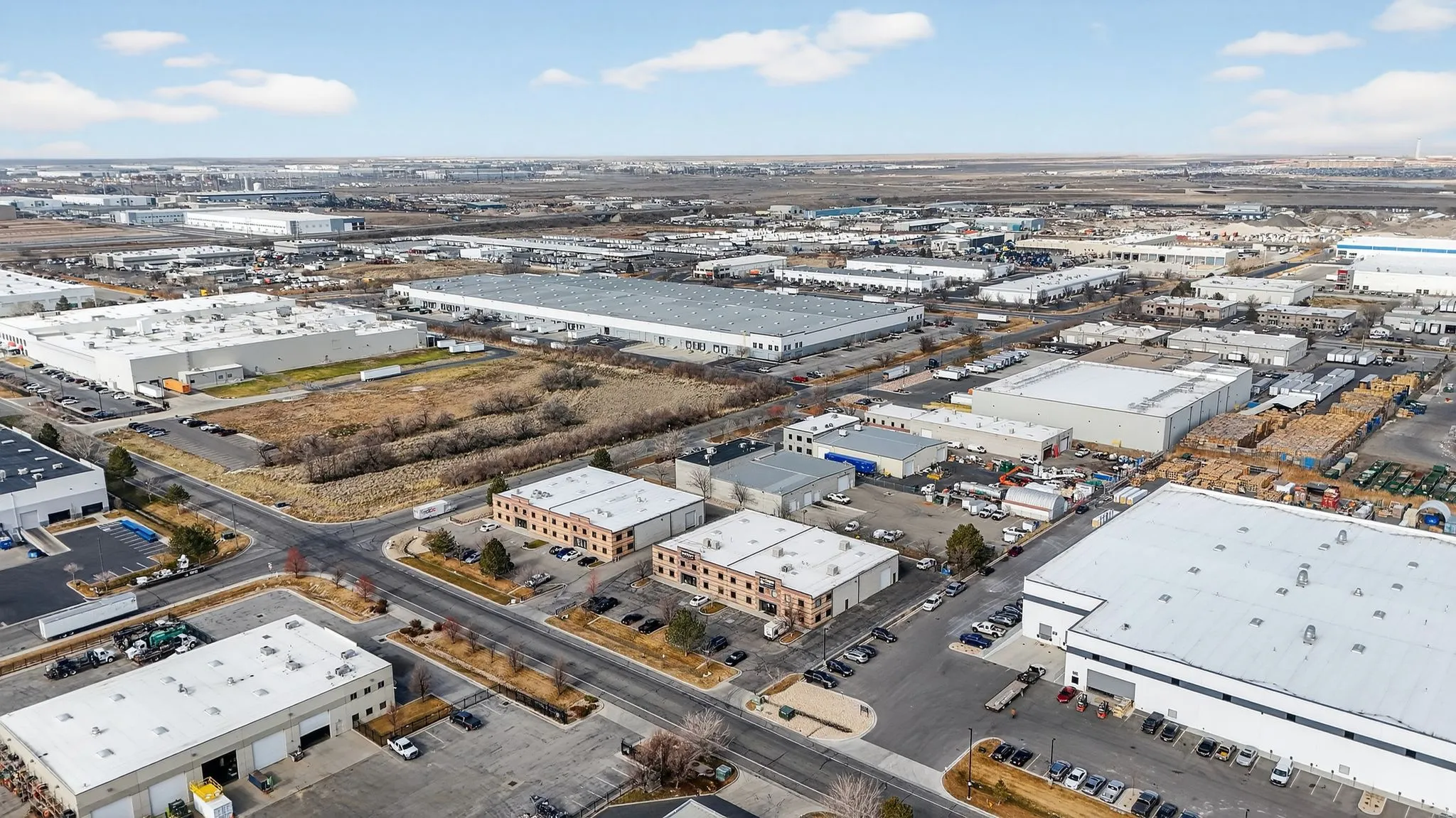 View of property location featuring an industrial area