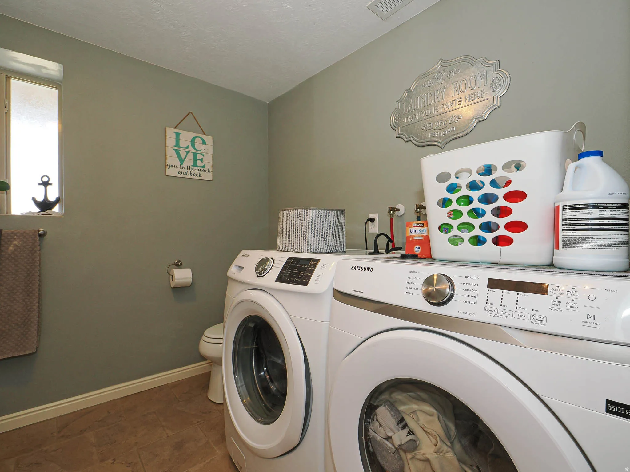 Laundry area with baseboards and separate washer and dryer
