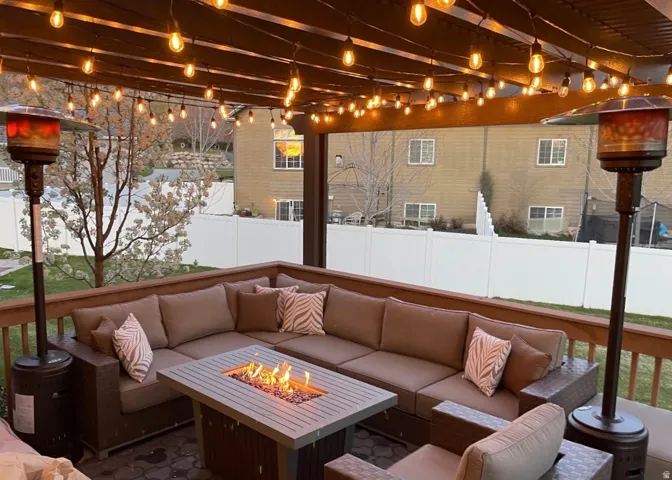 Deck with an aluminum pergola