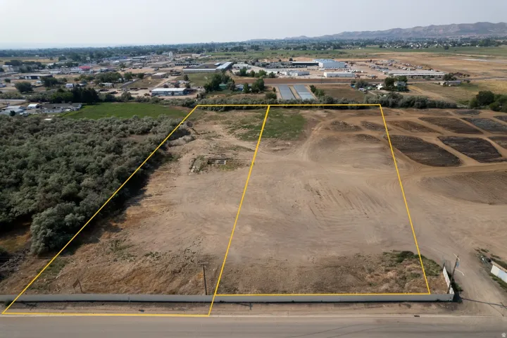 Aerial view of property and surrounding area with property boundaries highlighted
