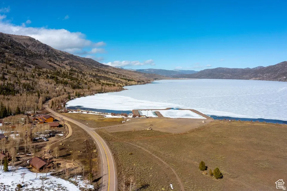 Bird's eye view of a water and mountain view