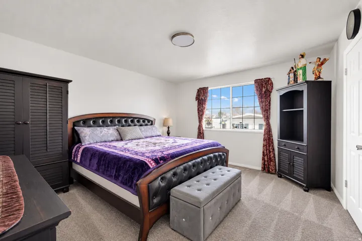 Wall-to-wall carpeting and a wide window with a grid pattern