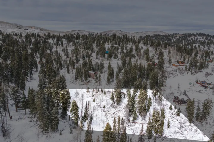 Snowy aerial view with a mountain view