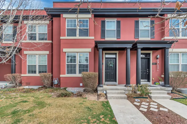 View of front of property with stucco siding and front yard