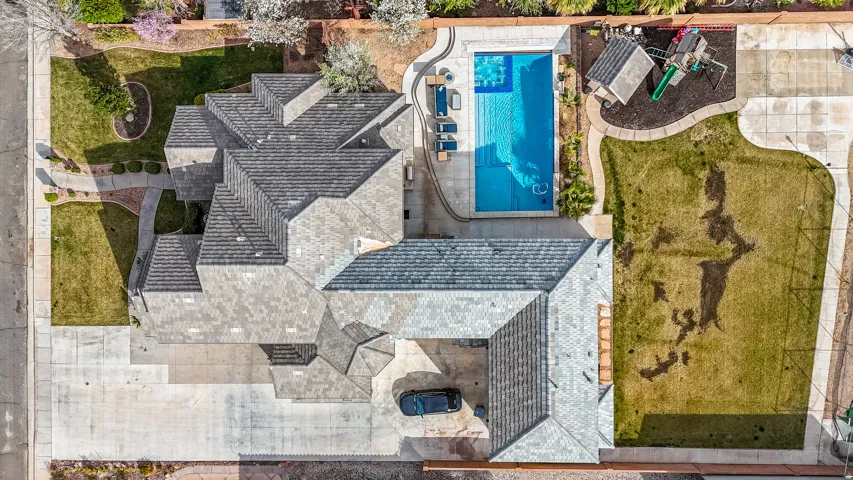 Bird's eye view of a pool area