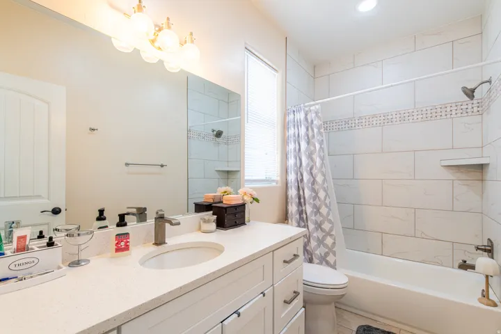 Bathroom with vanity and shower / tub combo with curtain