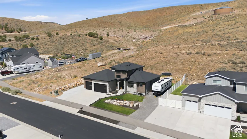 Private, secluded property with no HOA