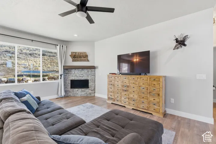 Gas fireplace