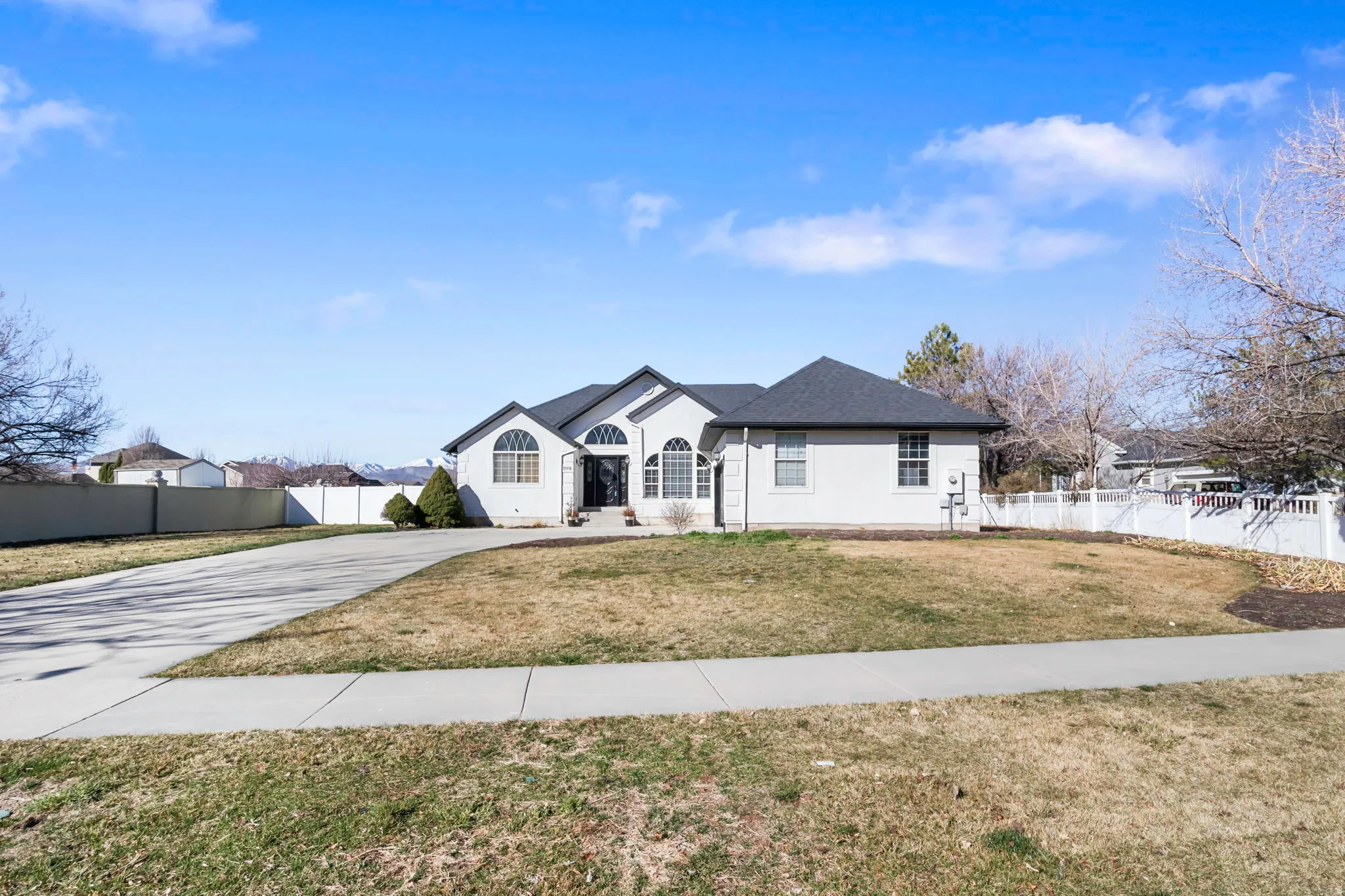 Single story home featuring concrete driveway