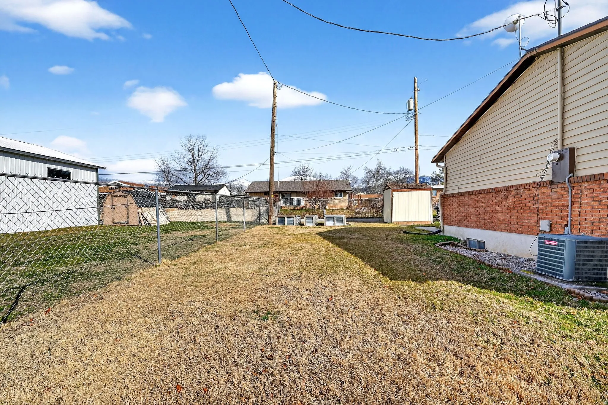 View of yard featuring a shed