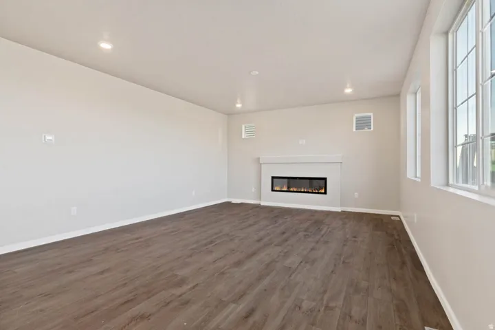 276 N Roundabout St, Saratoga Springs, Utah 84045