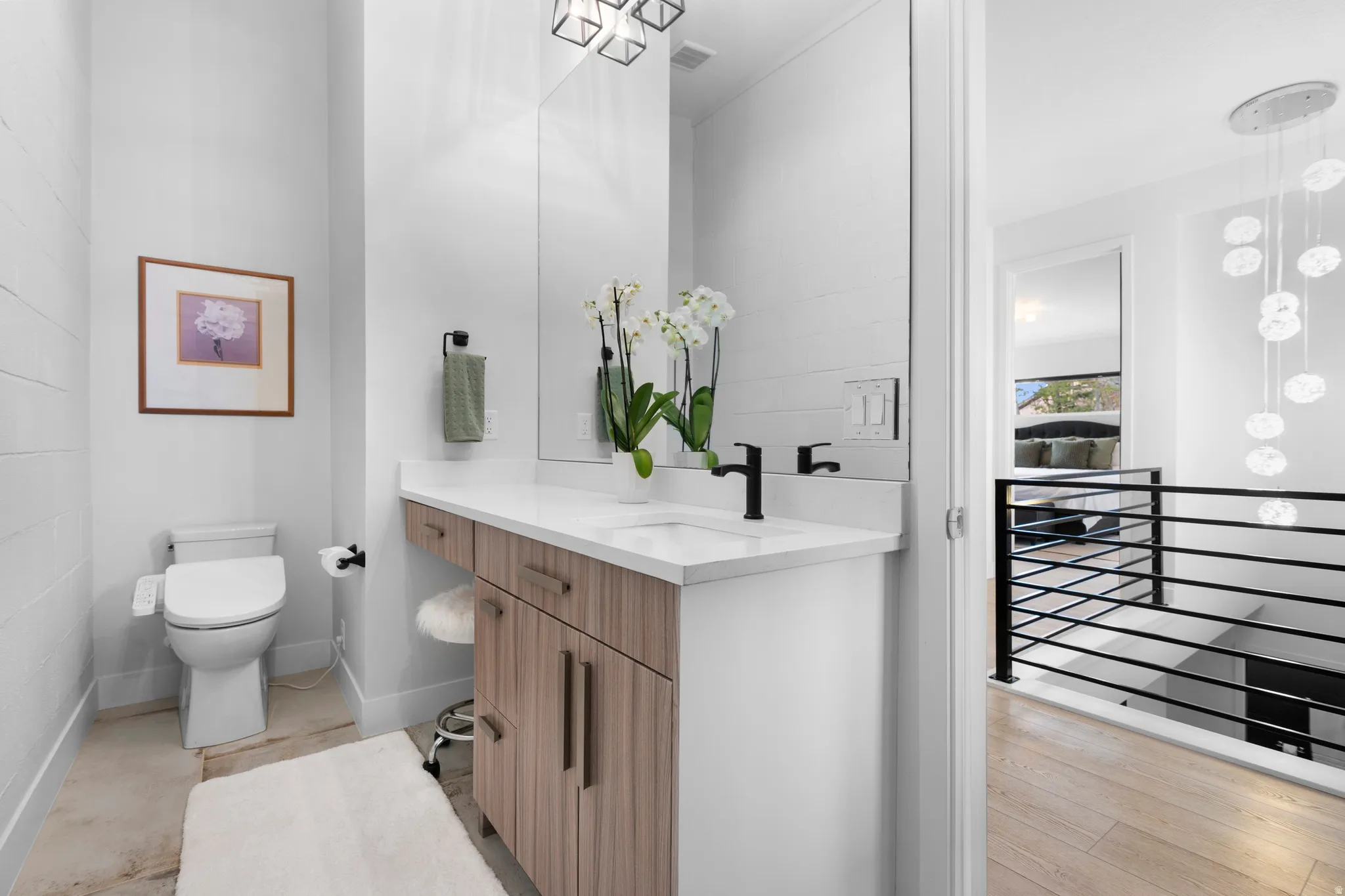 Guest Bath w/tub