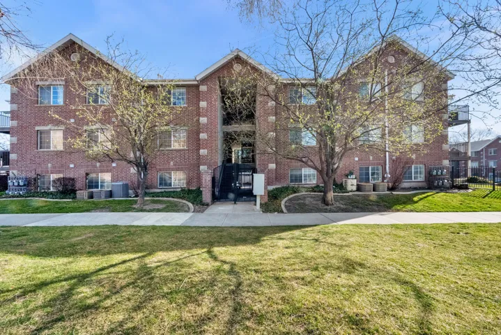 View of apartment building / complex