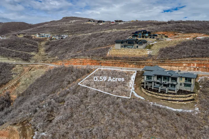 Aerial view of property's location featuring property boundaries highlighted and a mountain backdrop
