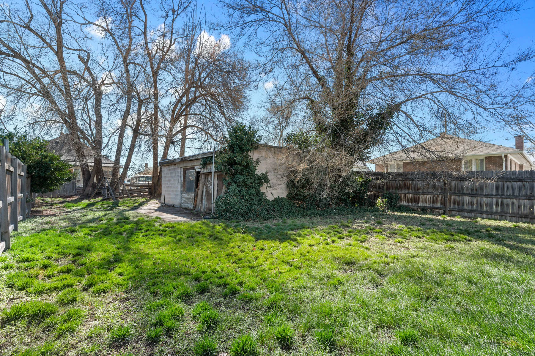 Workshop in need of TLC on the included backyard lot.