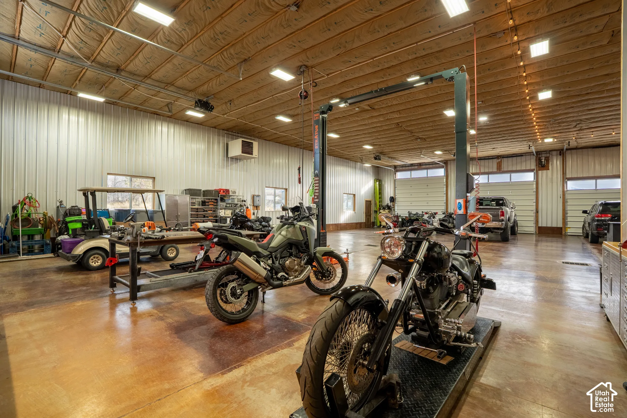 Garage/Workshop with commercial furnace