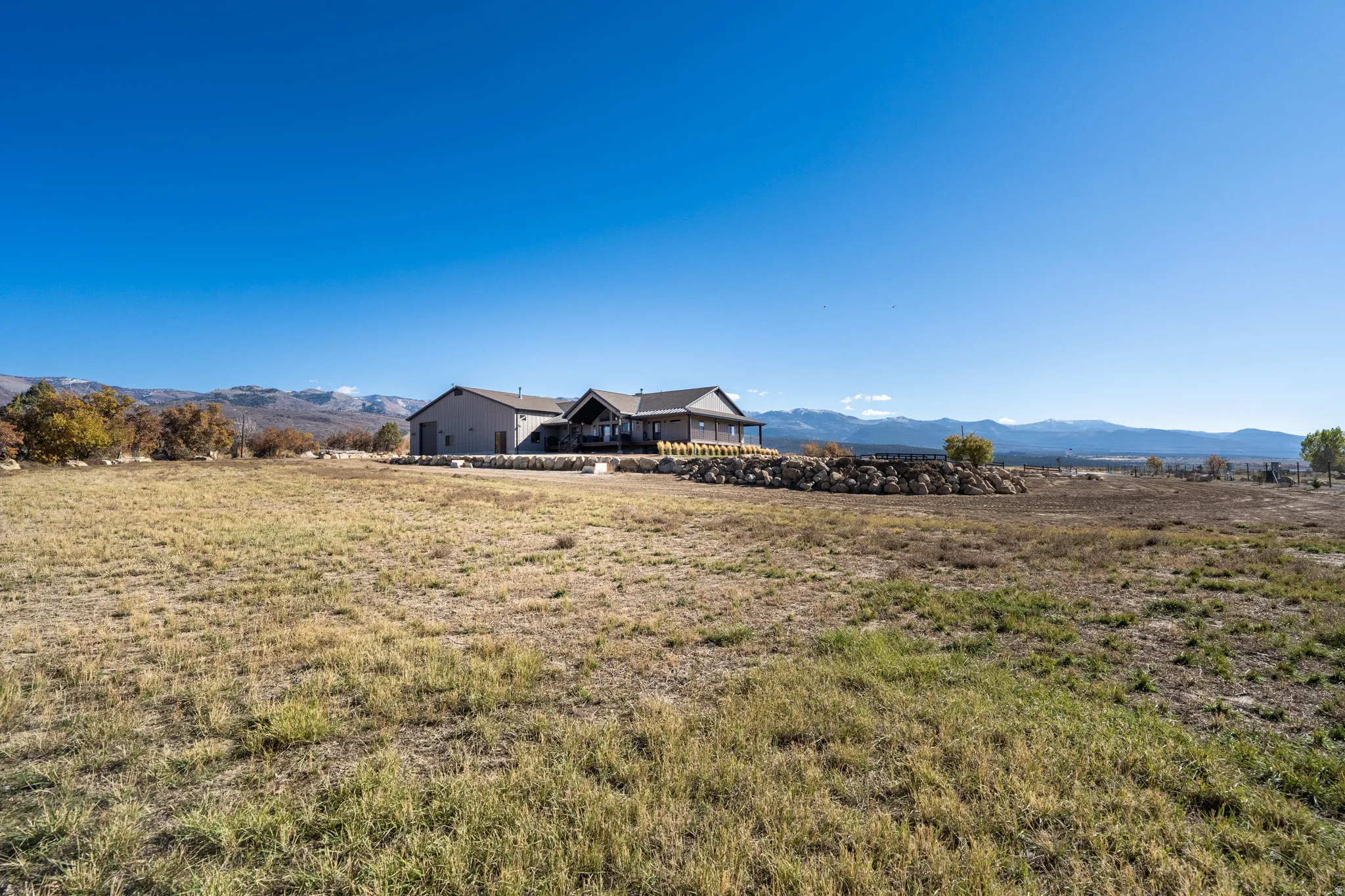View of yard featuring a mountain view and a view of countryside