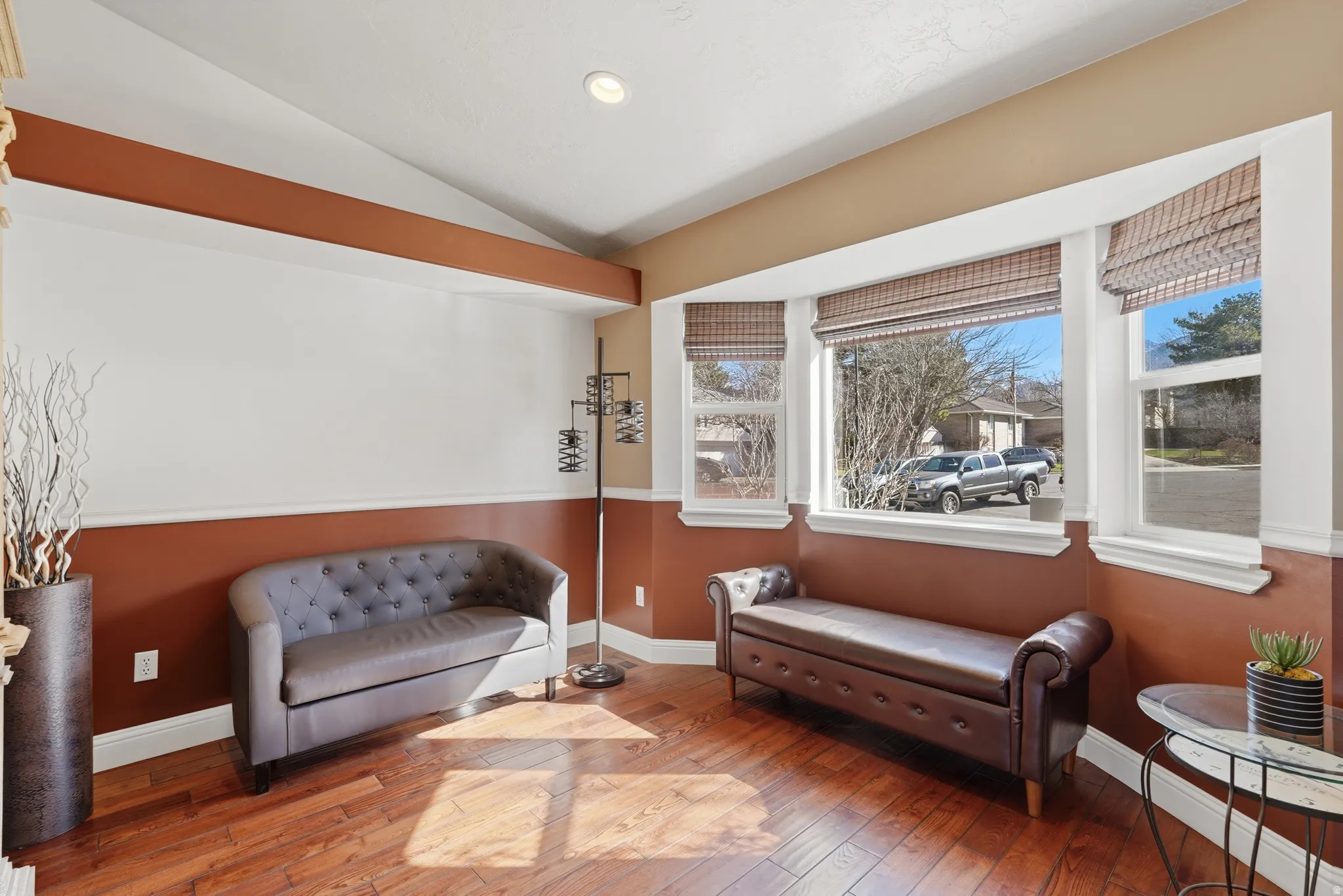 Sitting room with vaulted ceiling, hardwood / wood-style flooring, and recessed lighting