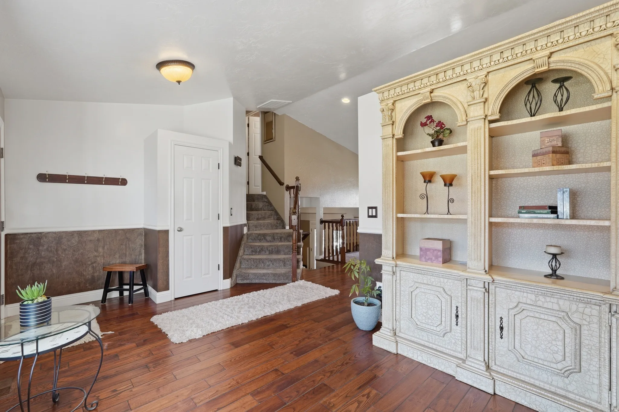 Entryway with vaulted ceiling and dark wood-style floors