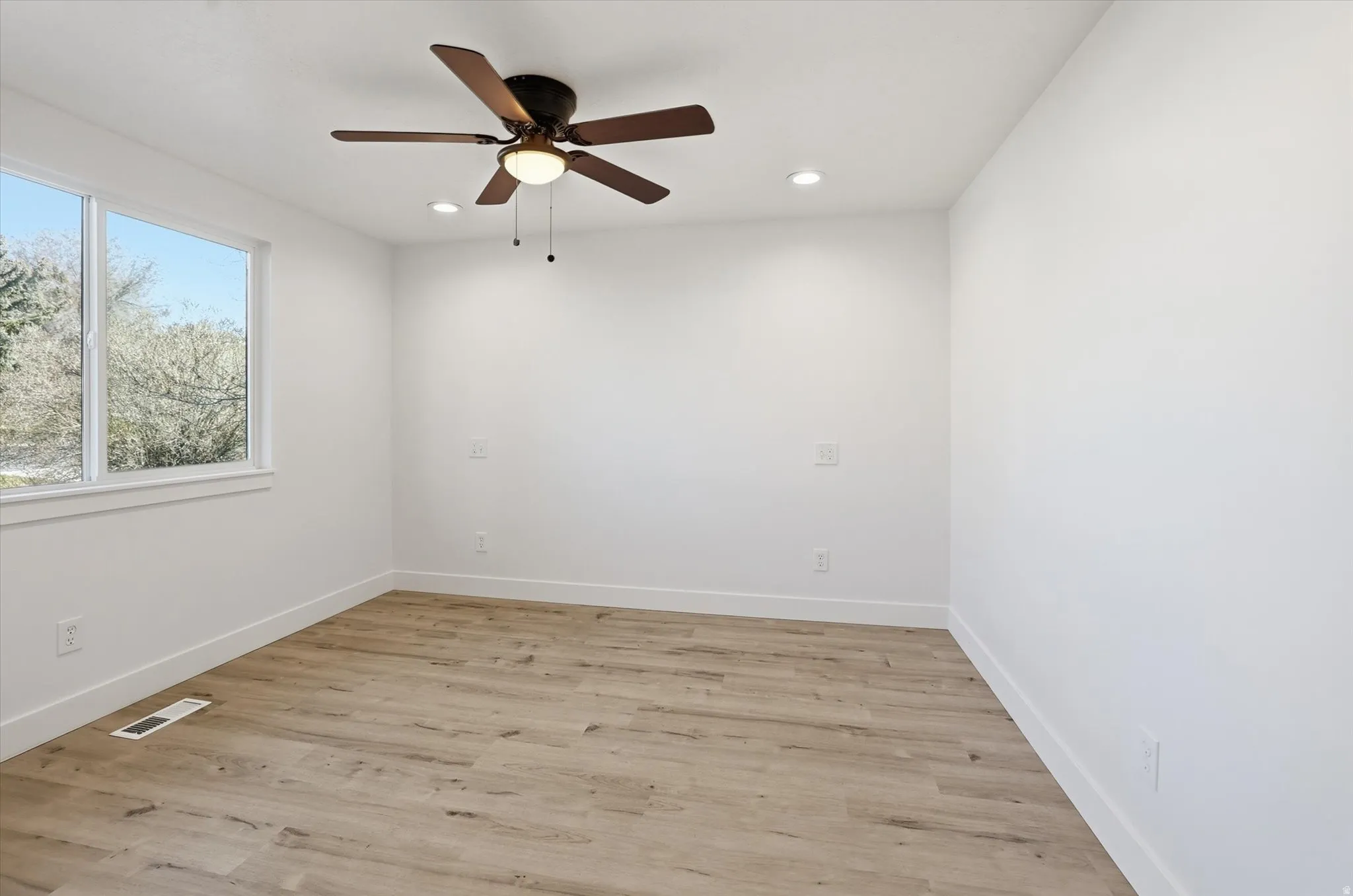 Primary Suite Unfurnished room with light wood-style floors, a ceiling fan, and recessed lighting
