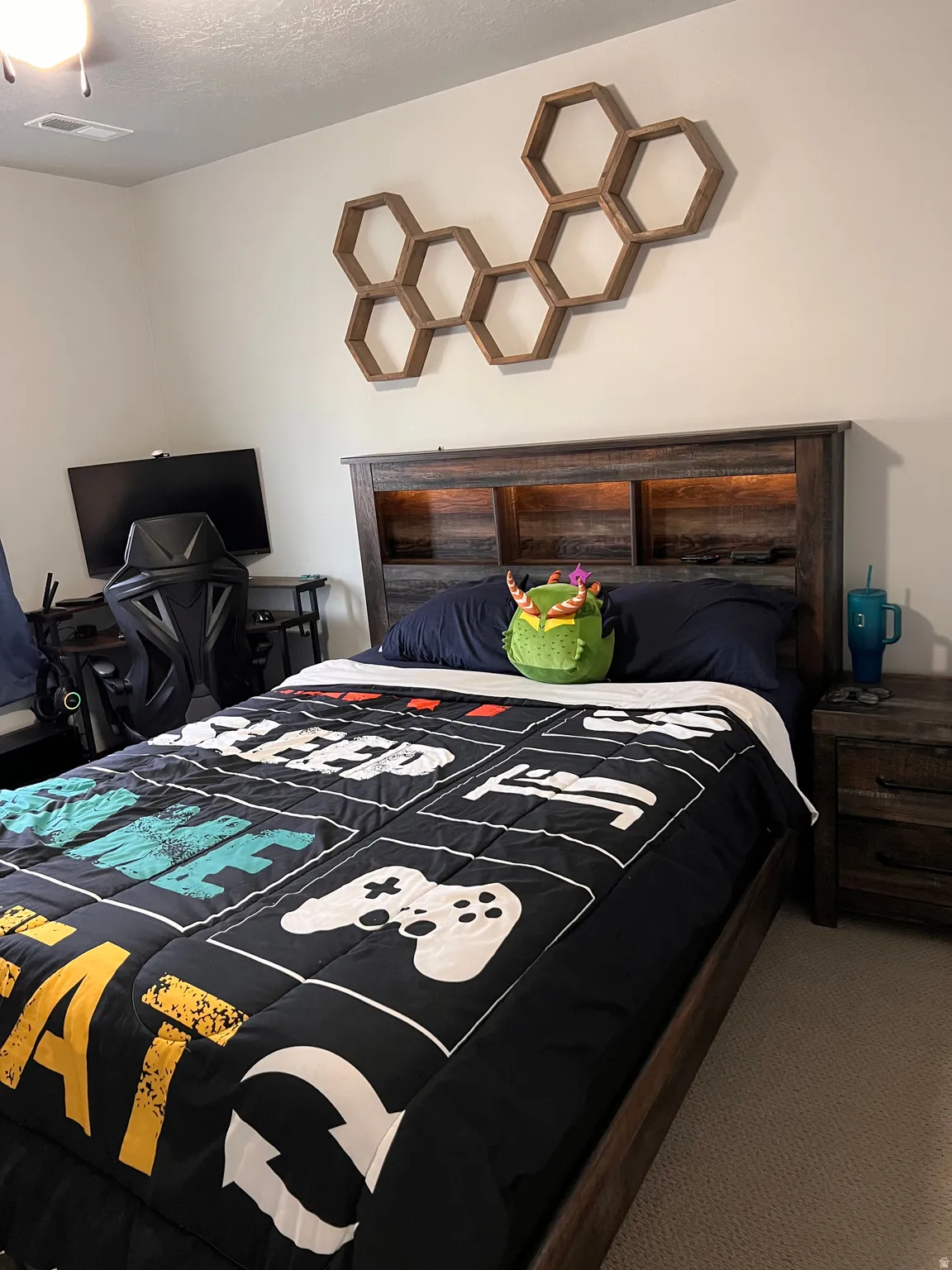 Bedroom with carpet flooring, a textured ceiling, and a ceiling fan