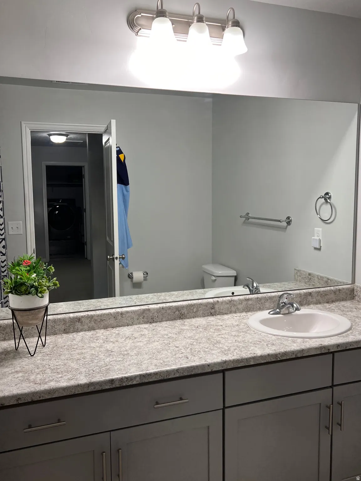 2nd floor full size bathroom