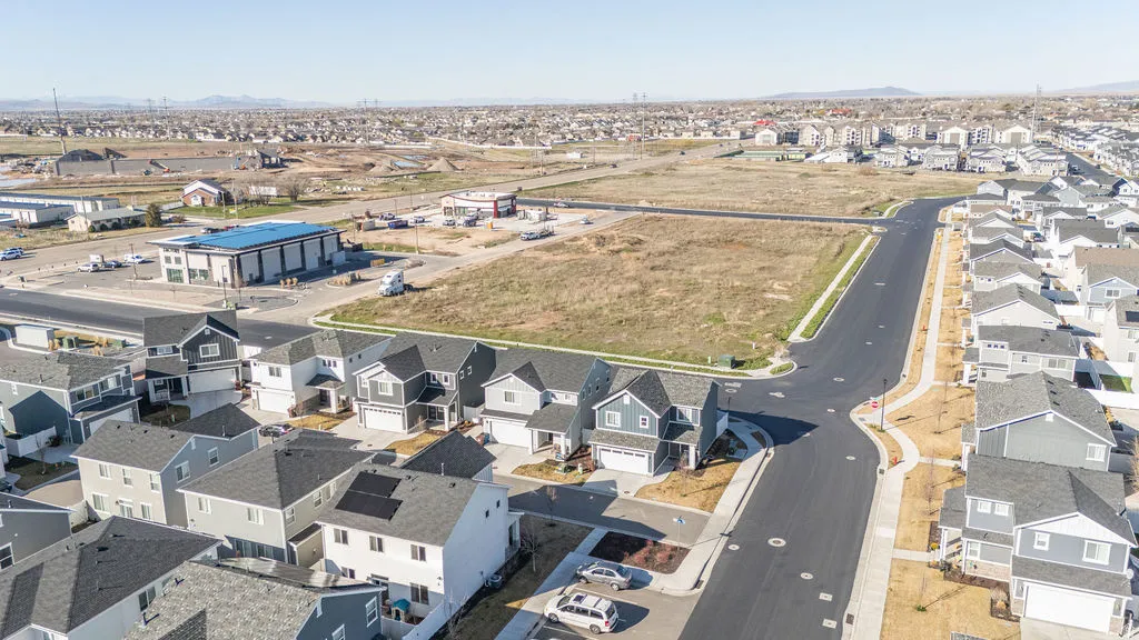 View of property location with nearby suburban area and mountains