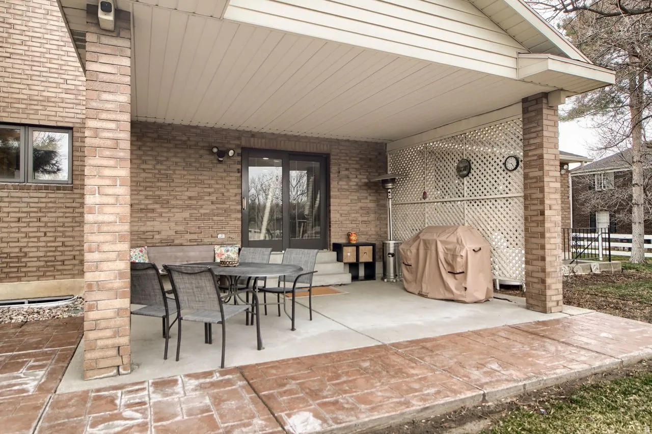 View of patio / terrace with grilling area and outdoor dining area