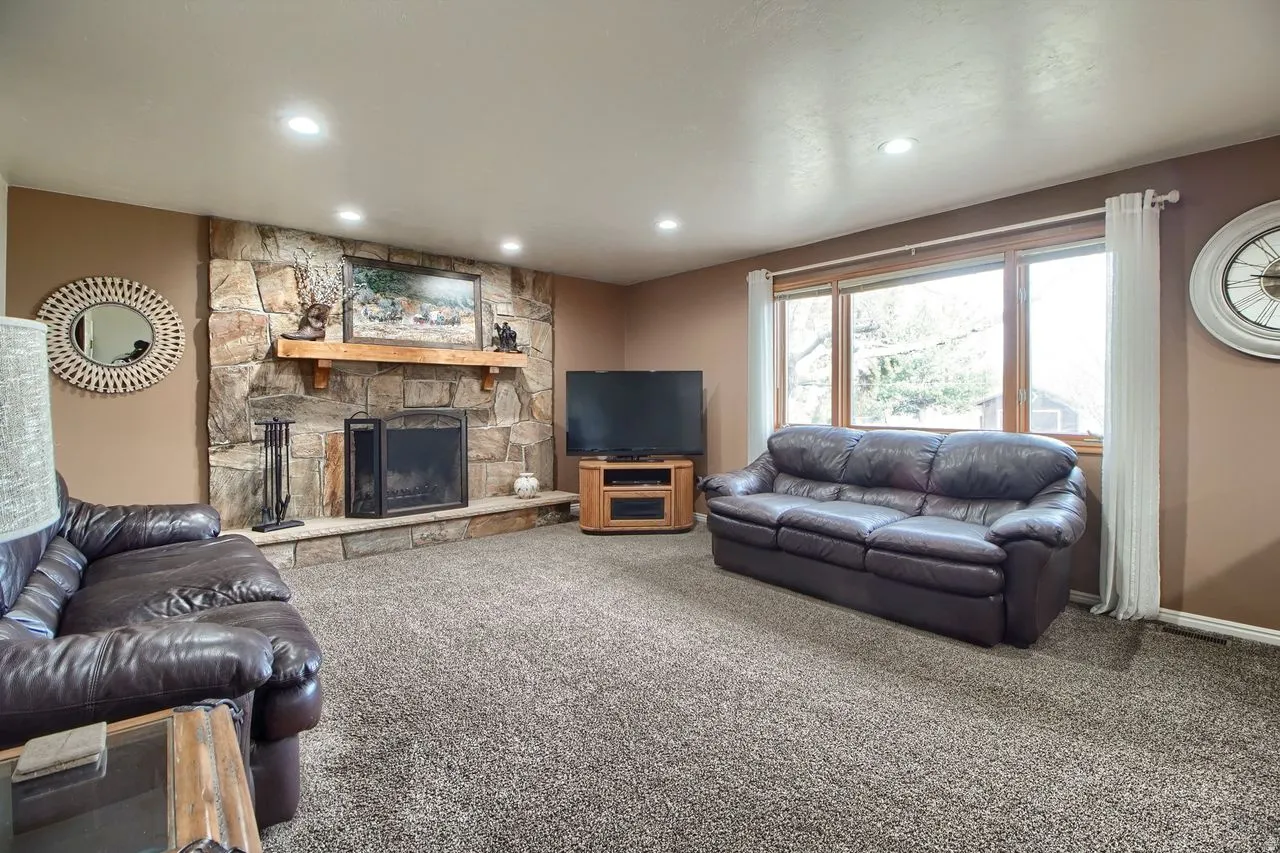 Living area featuring a fireplace, carpet floors, and recessed lighting