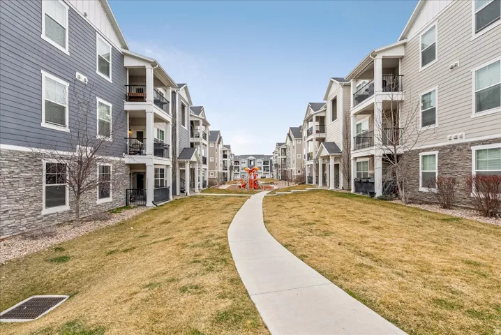 View of home's community