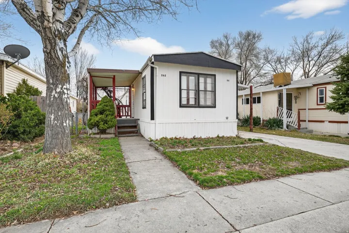 View of manufactured / mobile home
