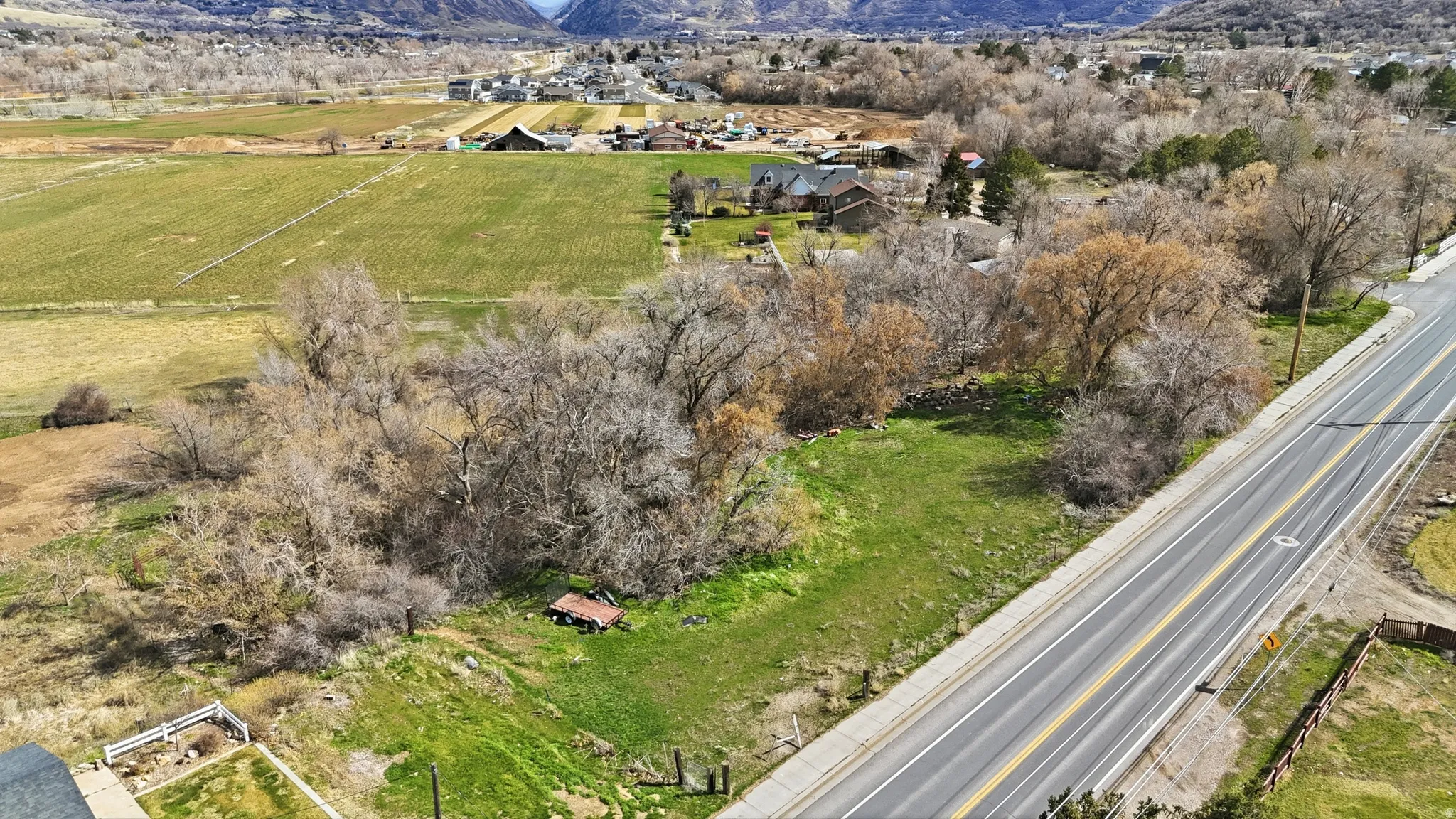 Aerial view of sparsely populated area with a mountain backdrop