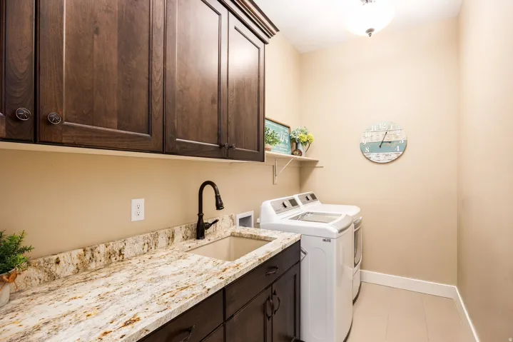 10847 S Hiddenwood Dr, Sandy, Utah 84092