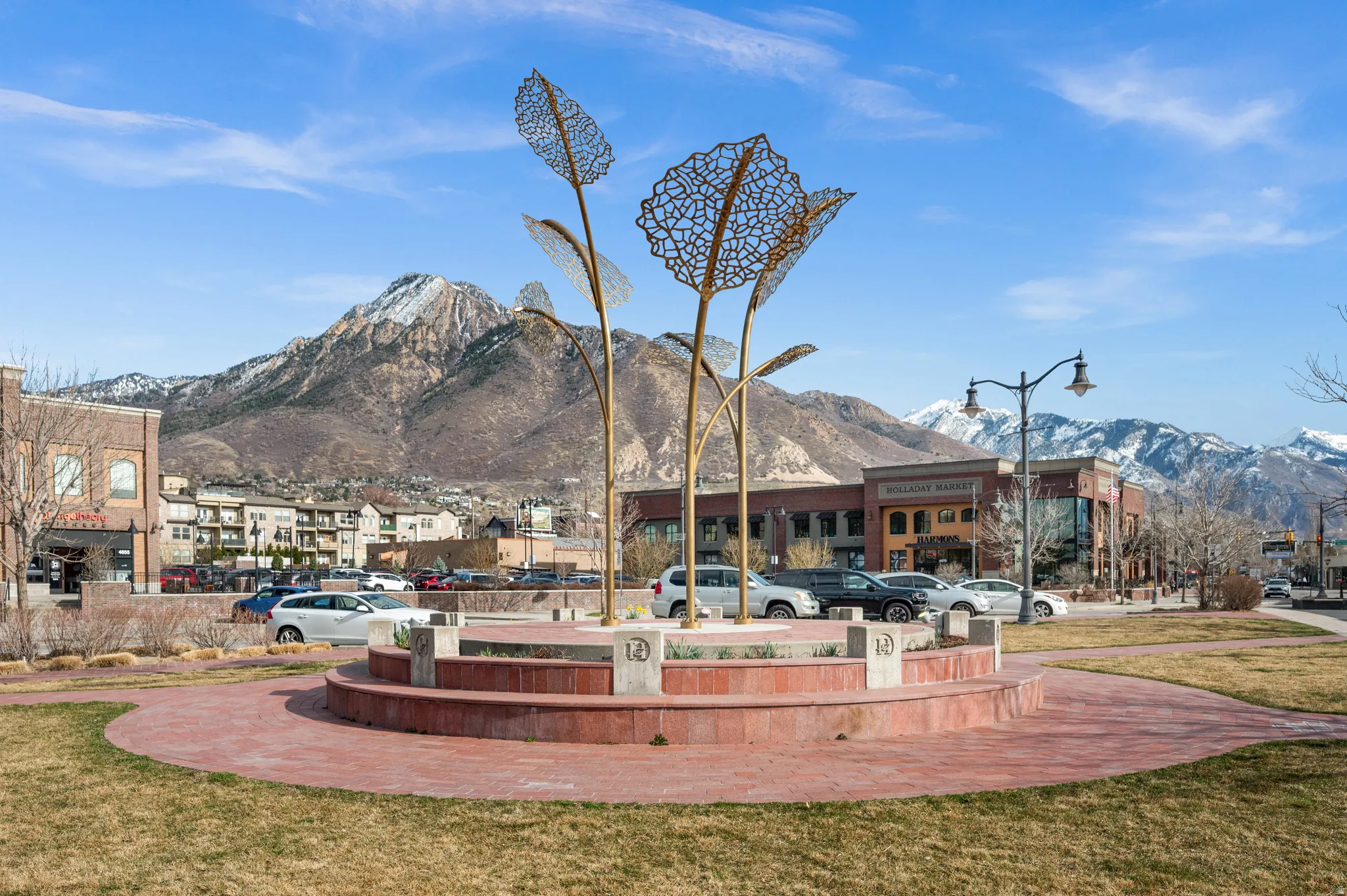 View of home's community with a mountain view