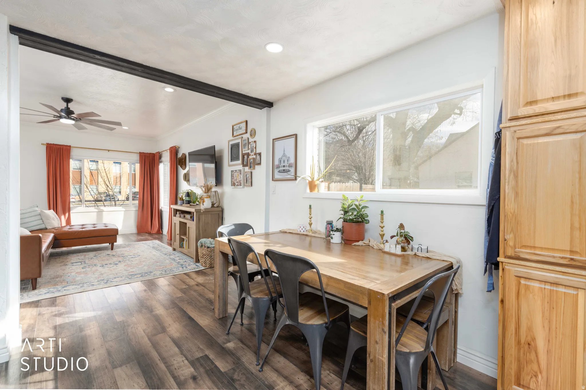 Dining room featuring dark wood finished floors, a ceiling fan, crown molding, and recessed lighting