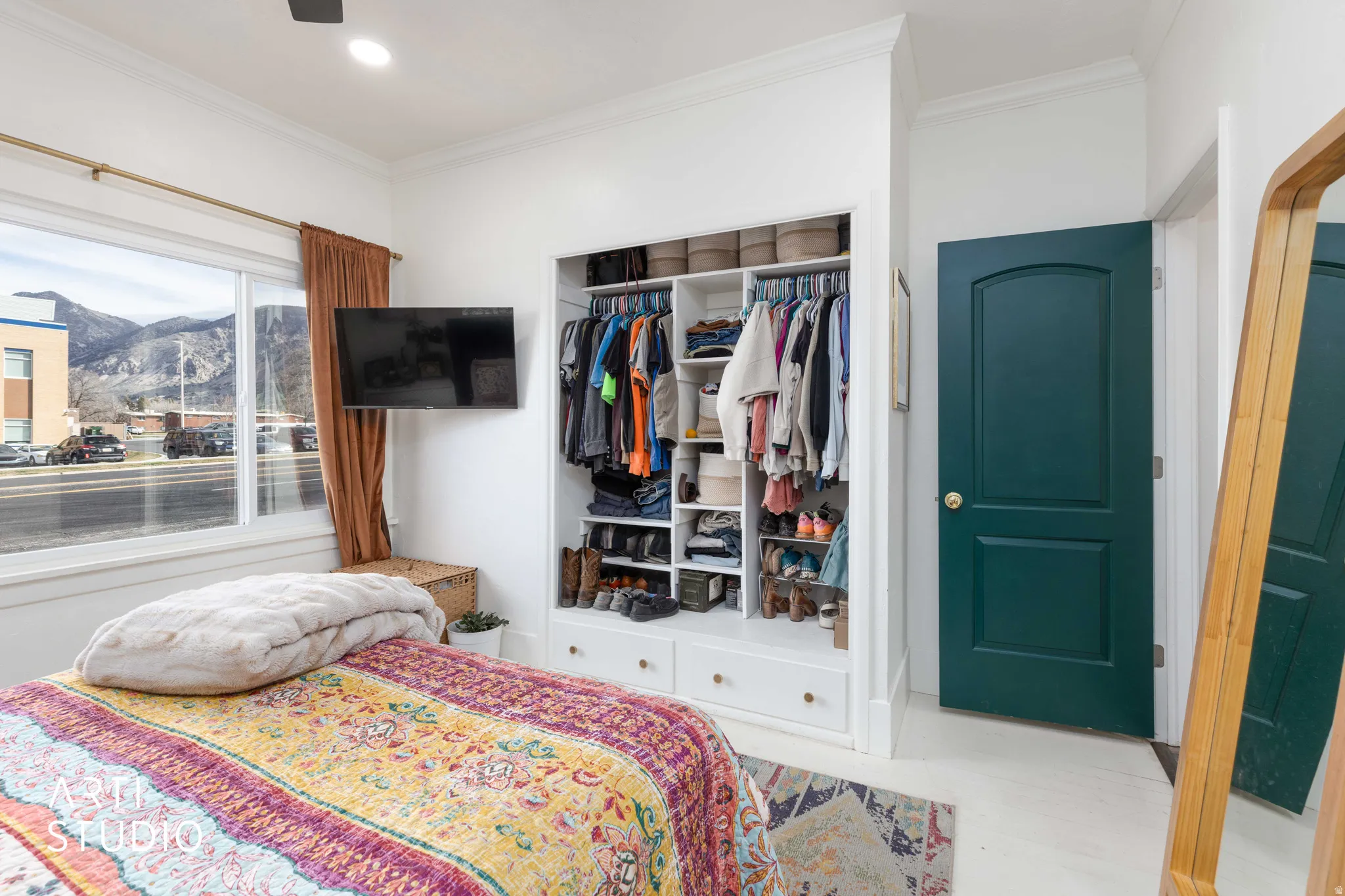 Bedroom featuring ornamental molding, a closet, a ceiling fan, and recessed lighting