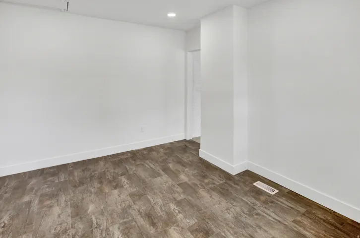 Apt 2