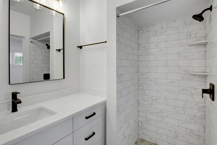 Apt 1