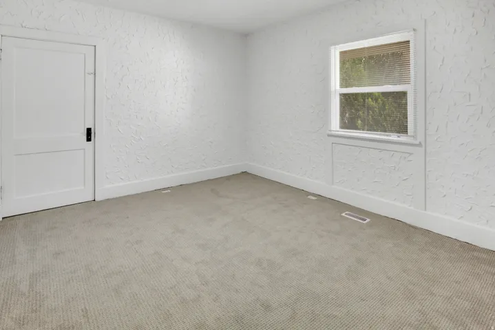 Apt 2